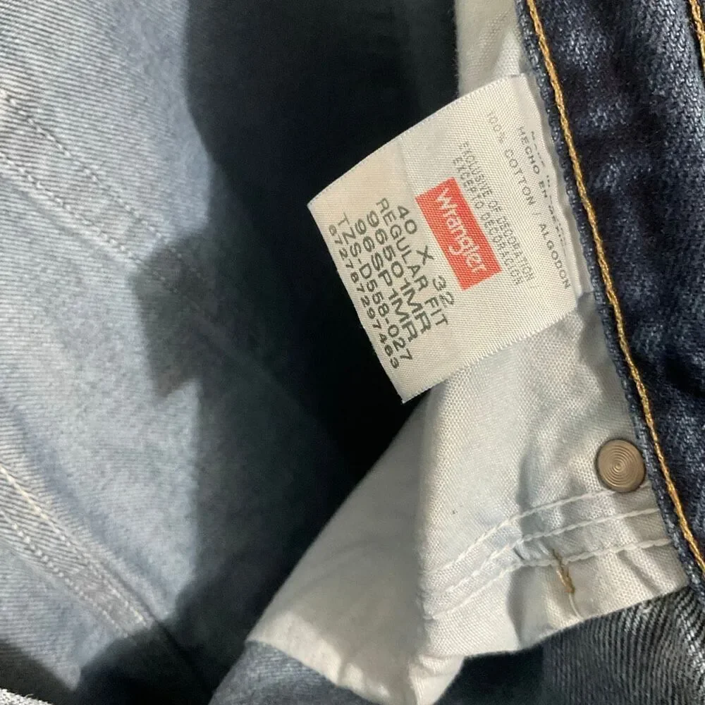Wrangler blue jeans size 40x32 classic straight leg